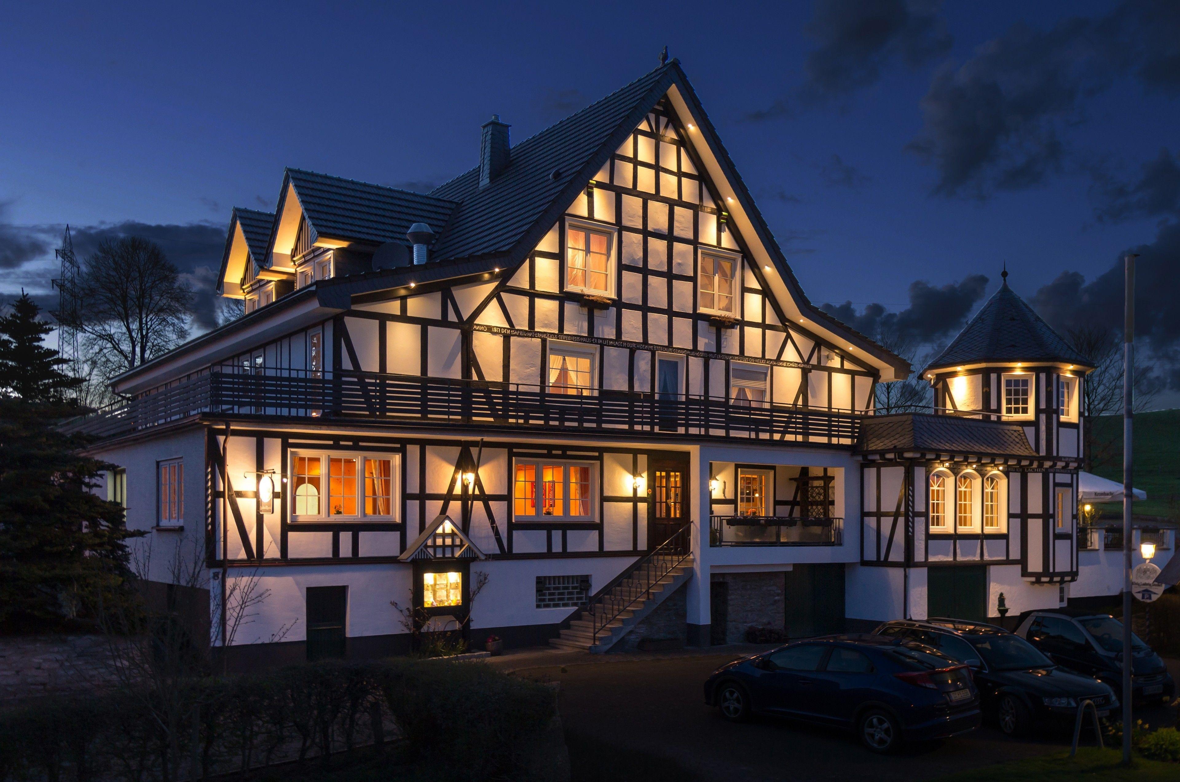 Günstig übernachten im Sauerland: 5 Budget-Hotels im Vergleich